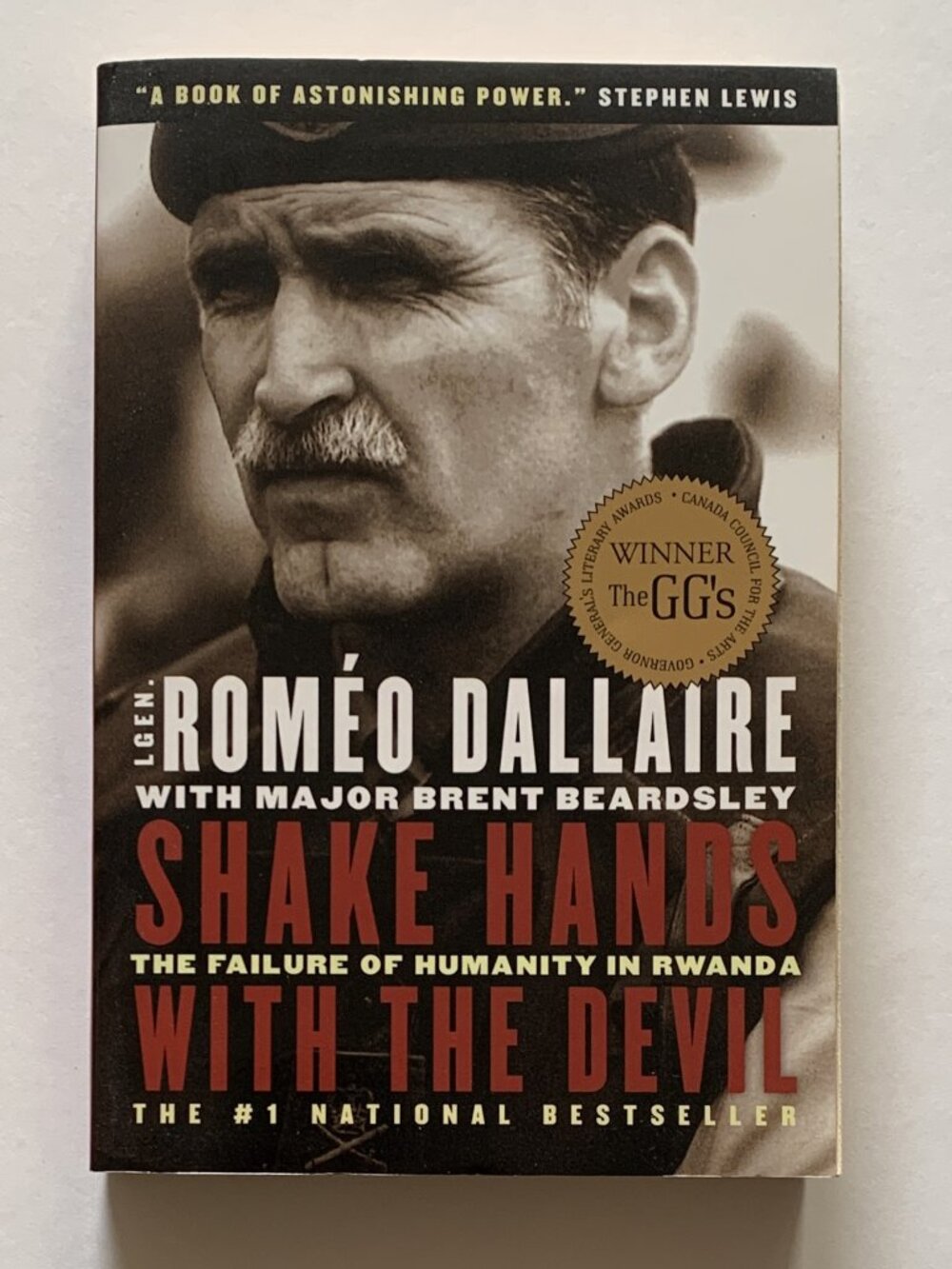 Shake Hands With The Devil - The Failure of Humanity in Rwanda by Romeo Dallaire